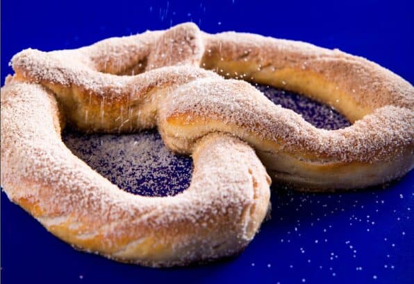 auntie anne cinnamon sugar pretzel