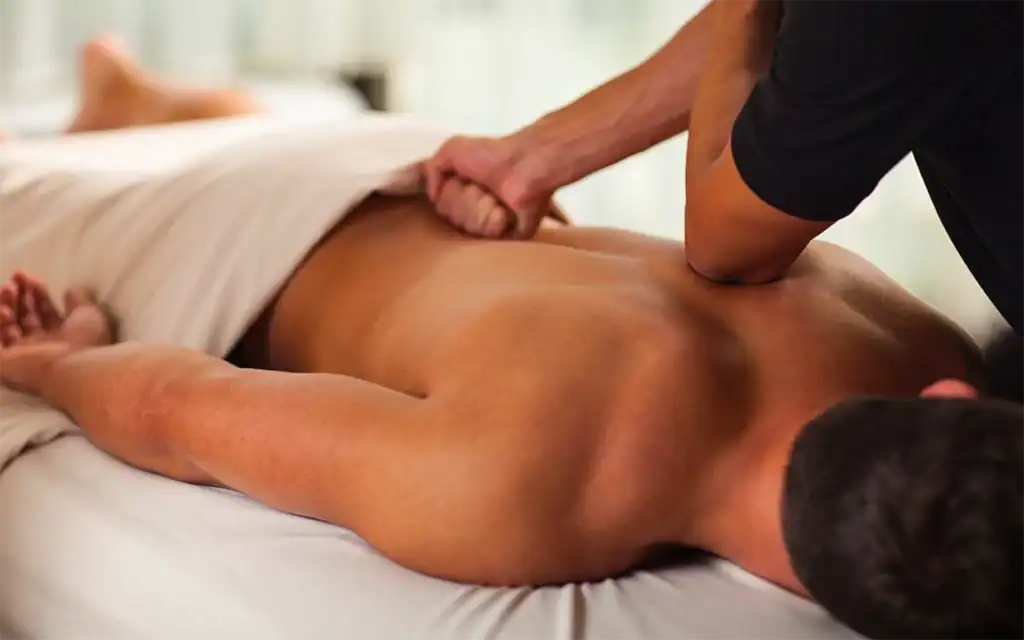Masaj Lomi Lomi pentru relaxare și revitalizare la TAKSU SPA.