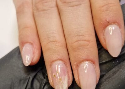 French Maniküre für ein klassisches Nagelstyling