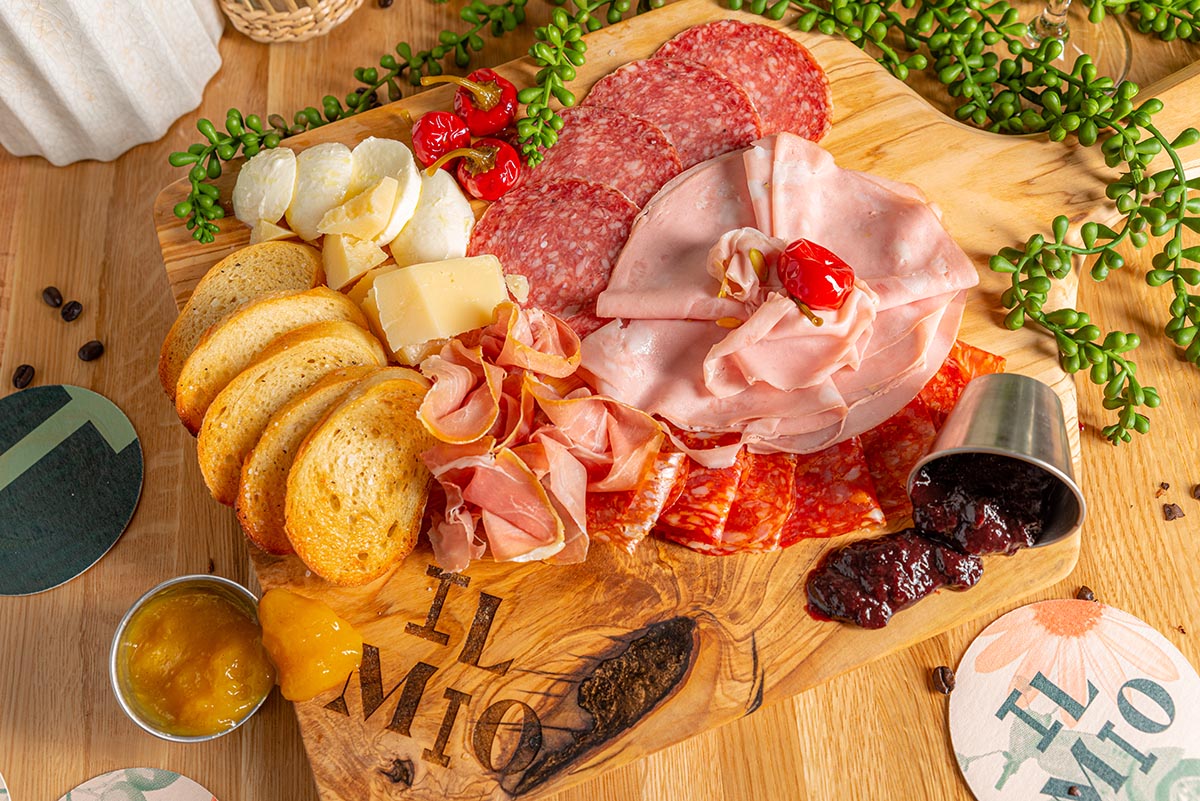 Charcuterie board styled for food photography in restaurants, showcasing storytelling through food photos and food styling in restaurants.