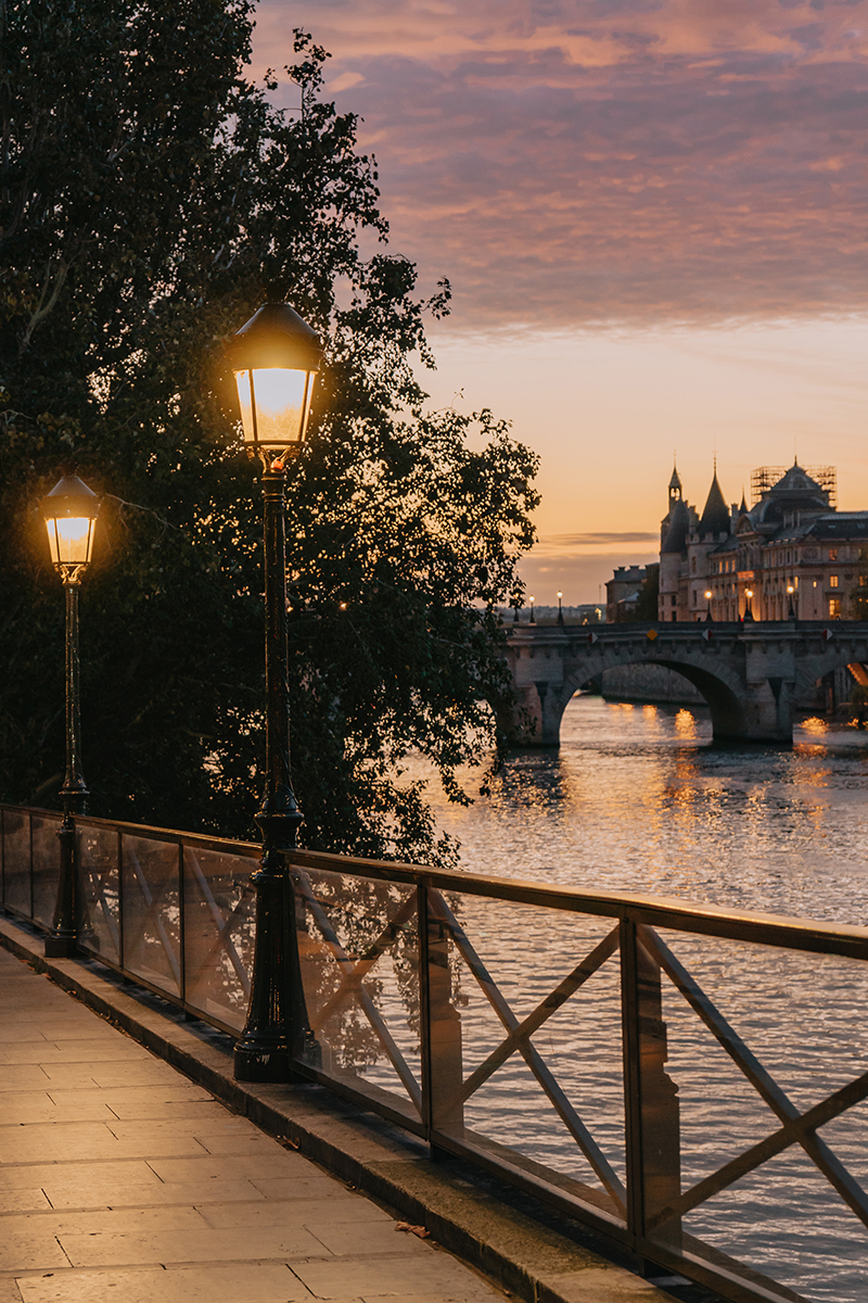 <p>Focal length : 48mm Exposure : F/3.5 1/25sec ISO 400</p>
