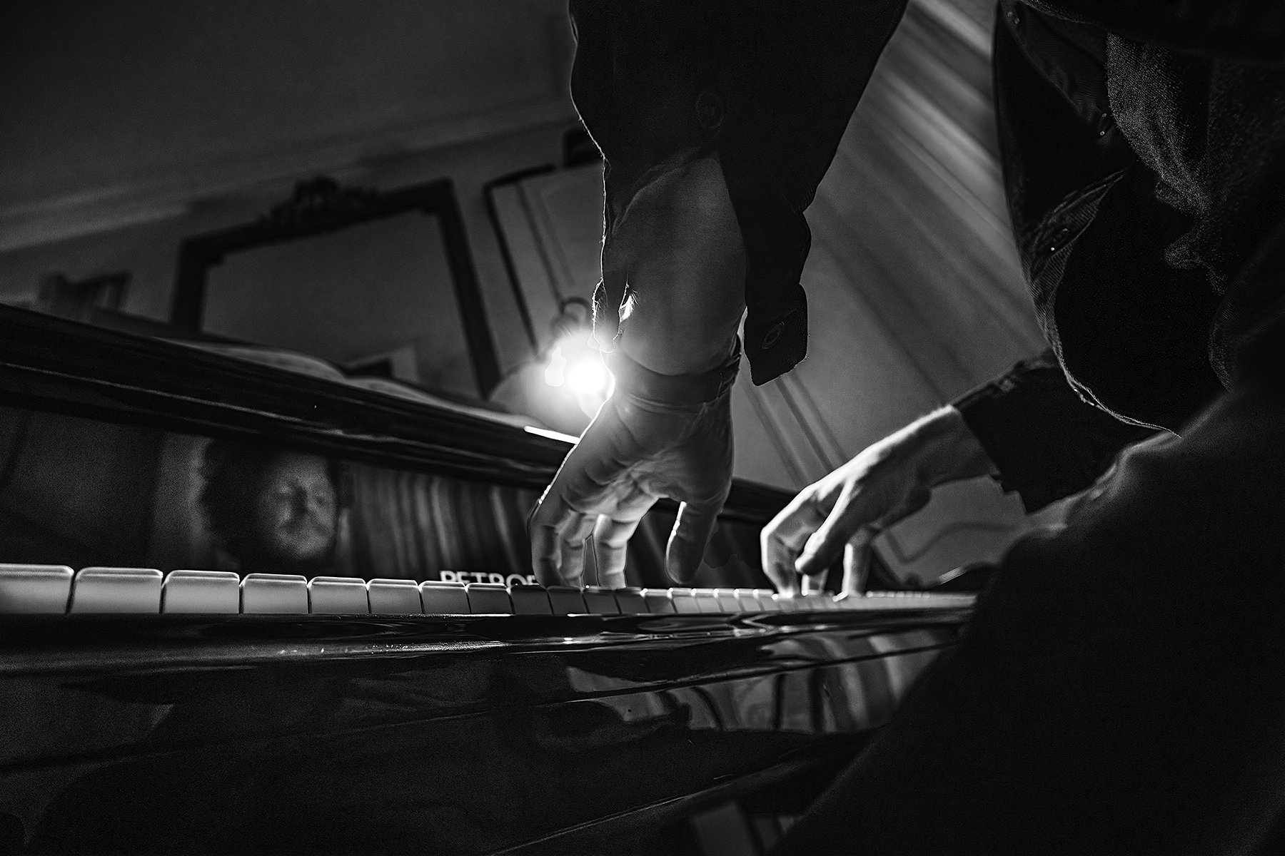 <p>Distancia focal : 17mm<br />Exposici&oacute;n : F/4.0, 1/100 seg., ISO 800</p>