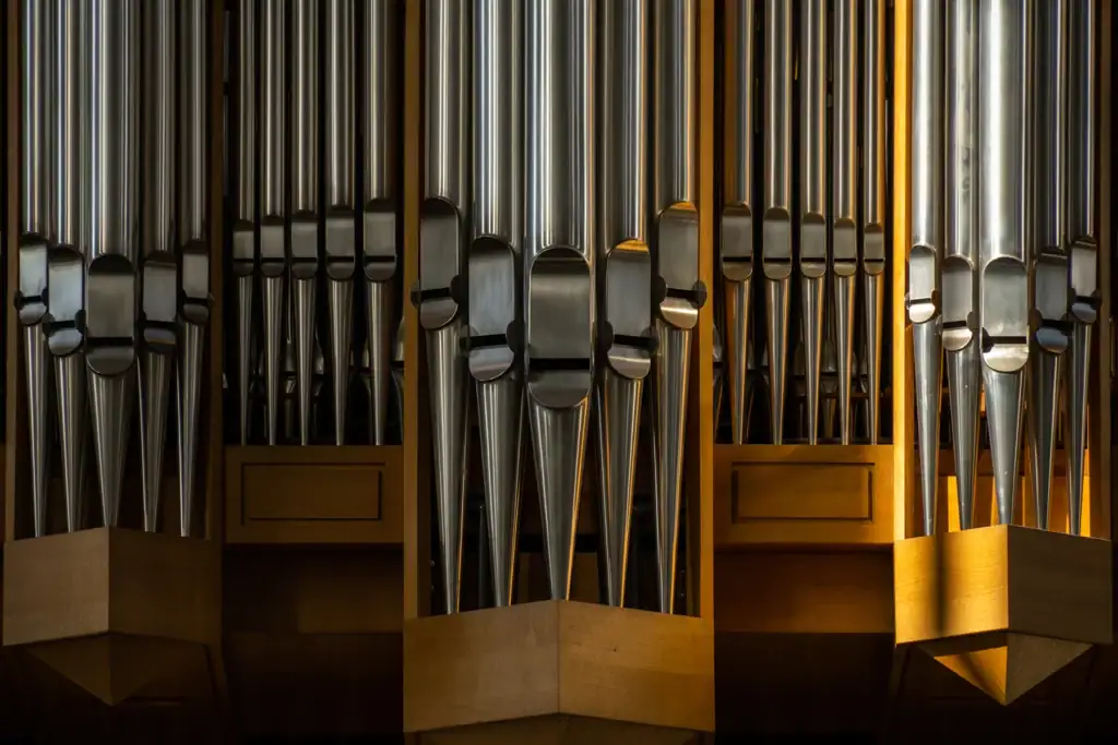 Close up of organ pipes
