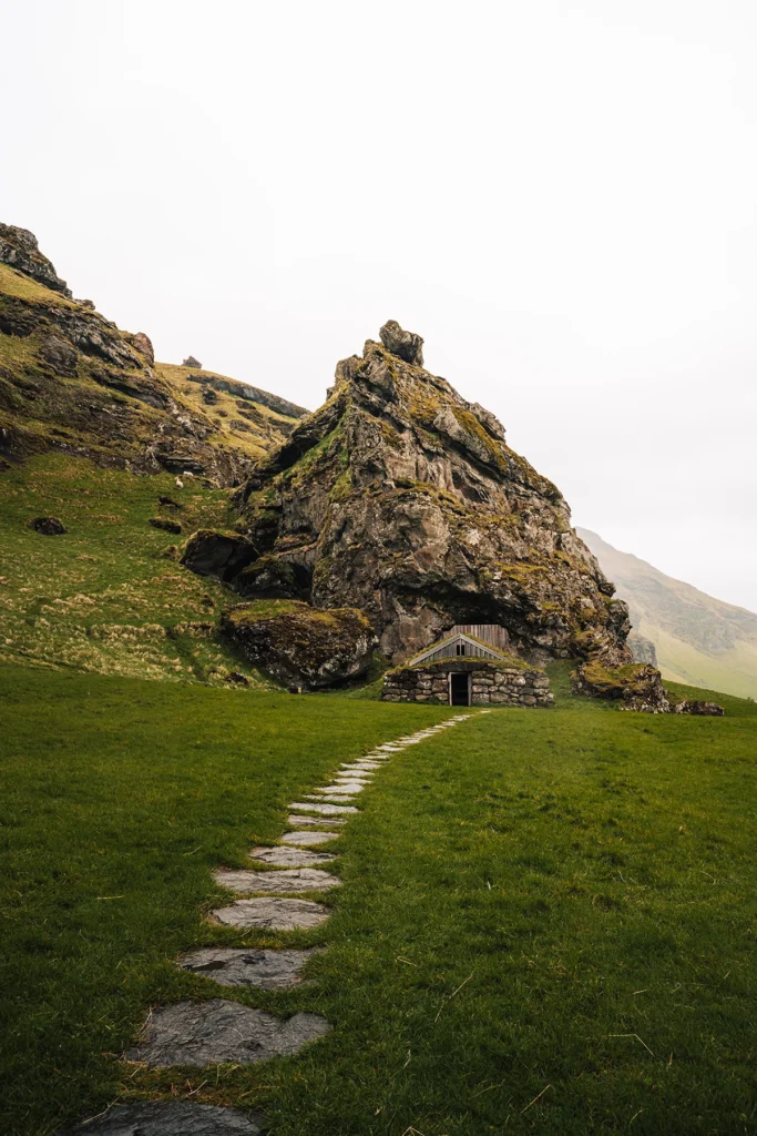 La grotte de Rutshellir, l'une des plus grandes grottes artificielles d'Islande