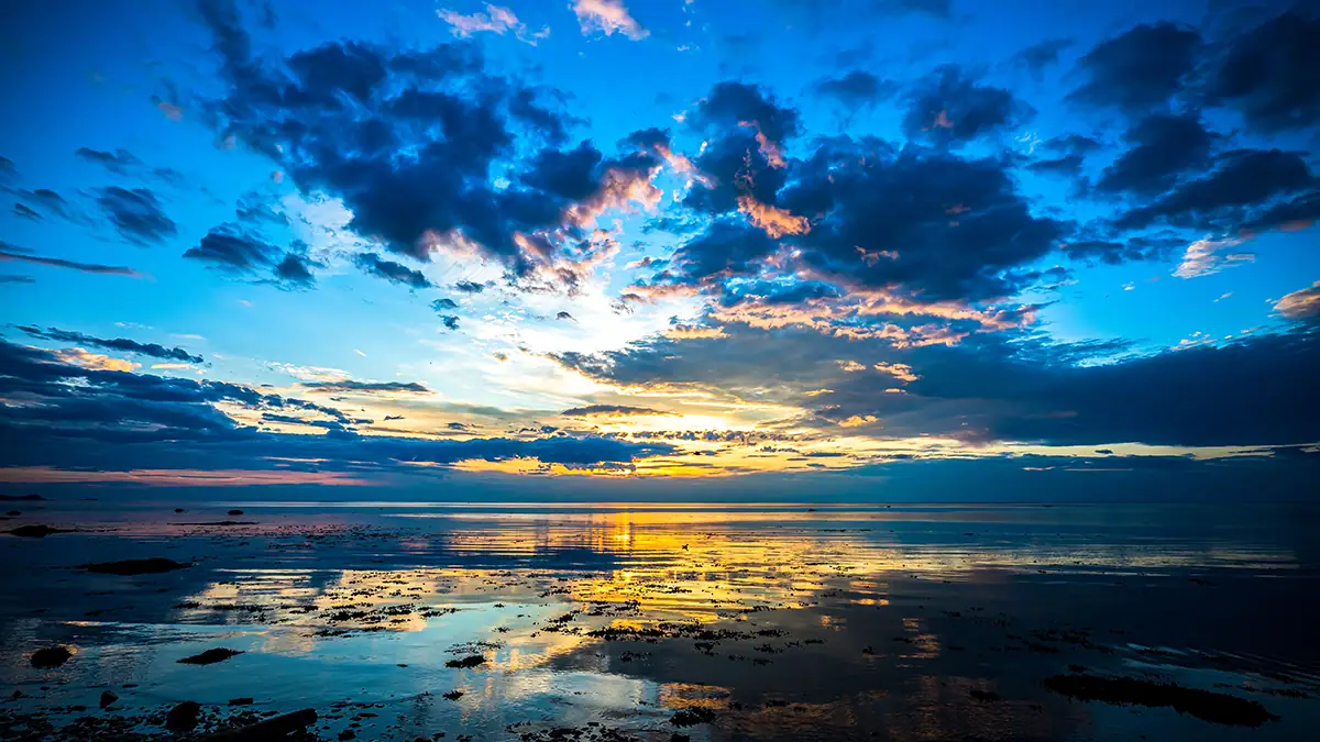 Vivid sunset over the sea captured with the Tamron 16-30mm F/2.8 Di III VXD G2, a wide angle lens ideal for landscape photography and travel scenes.