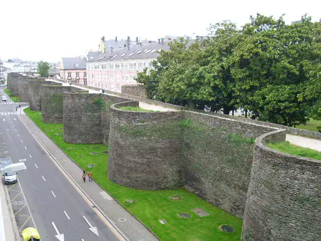 Muralla-romana-de-Lugo