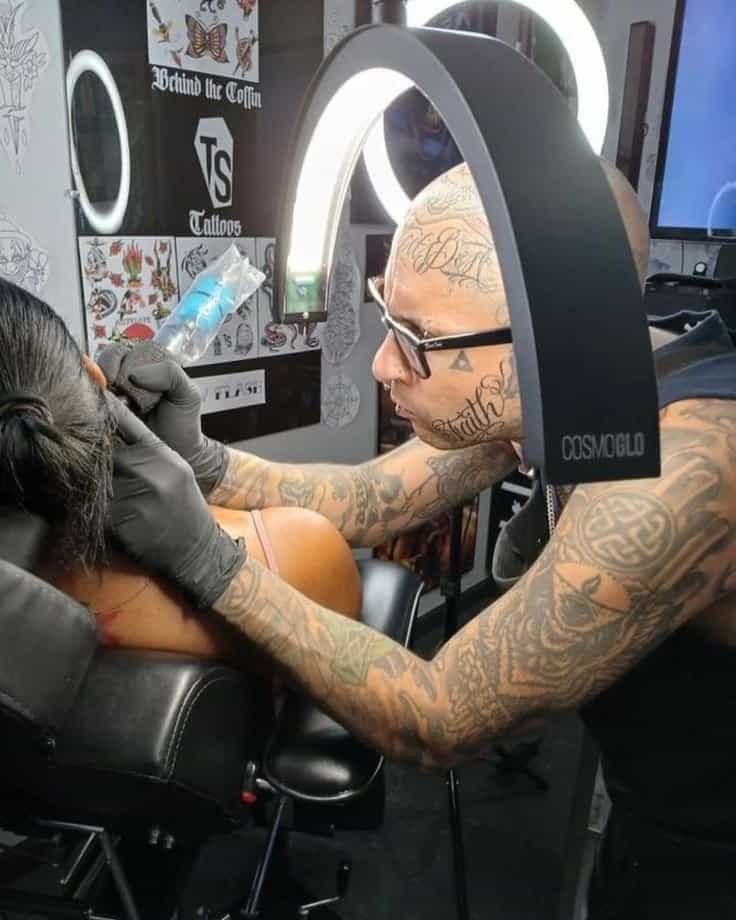 Task Lighting for Tattoo Stations