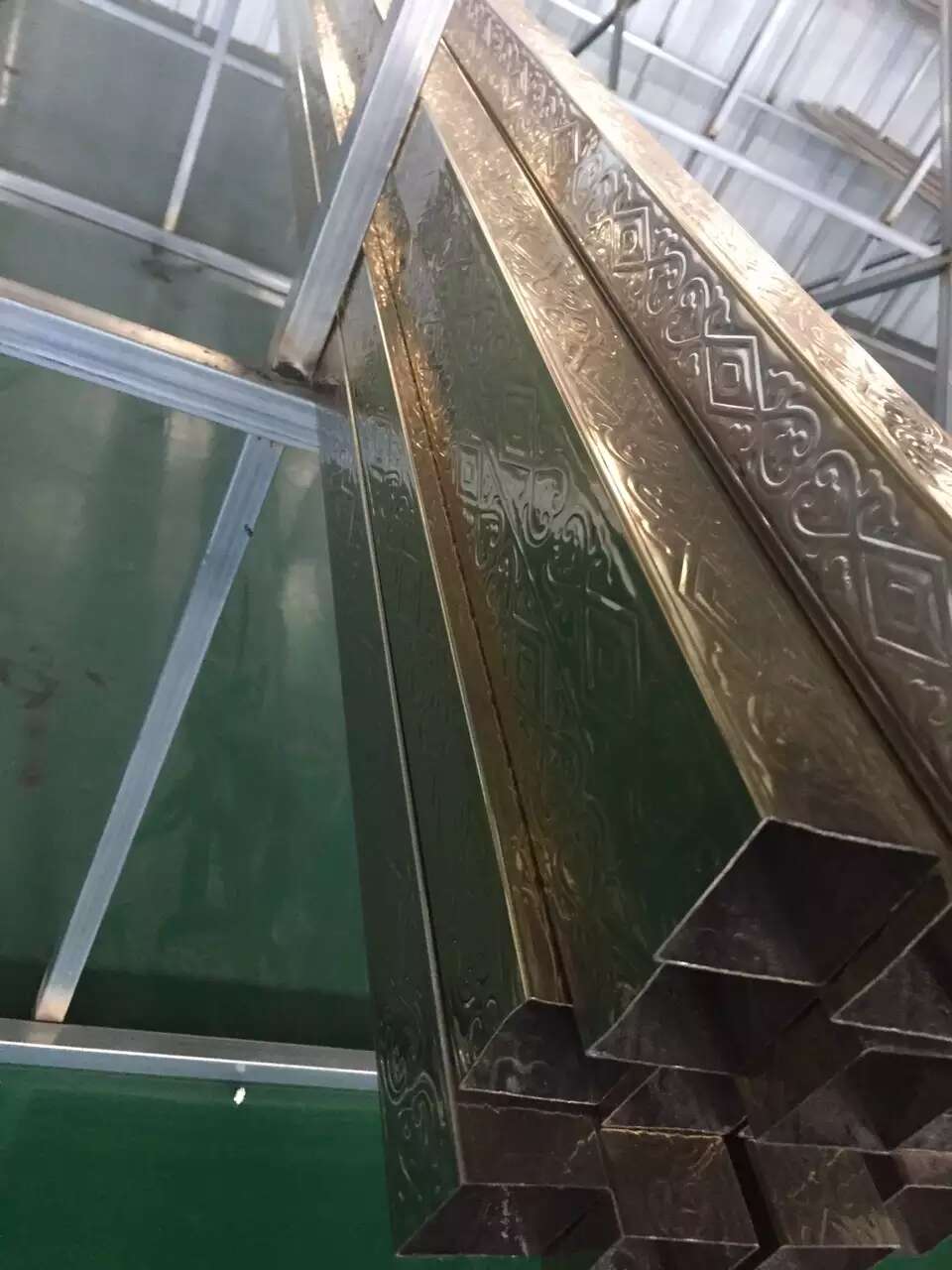 Embossed stainless steel decoration pipe and tube
