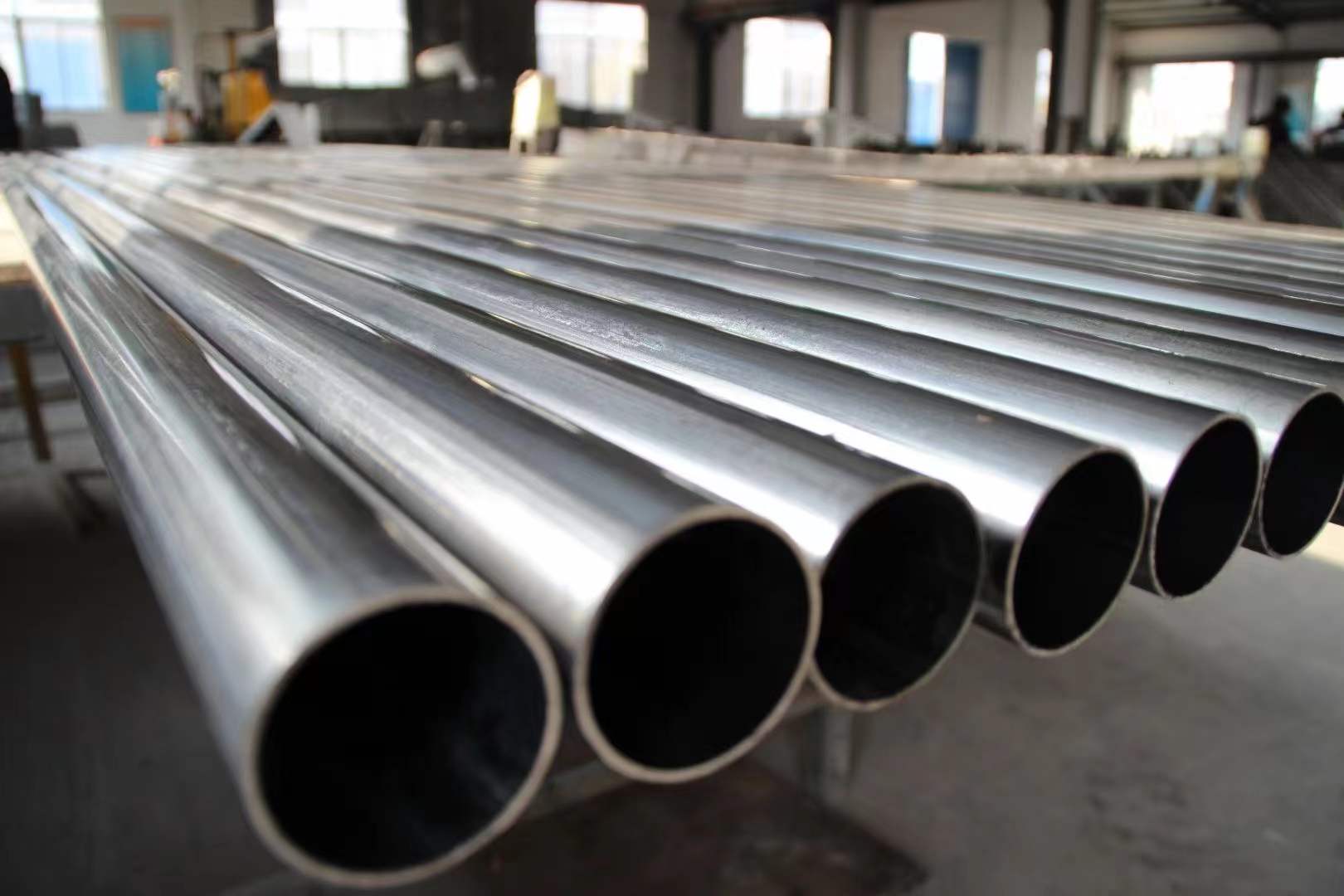 Bundled stainless steel welded pipe in factory