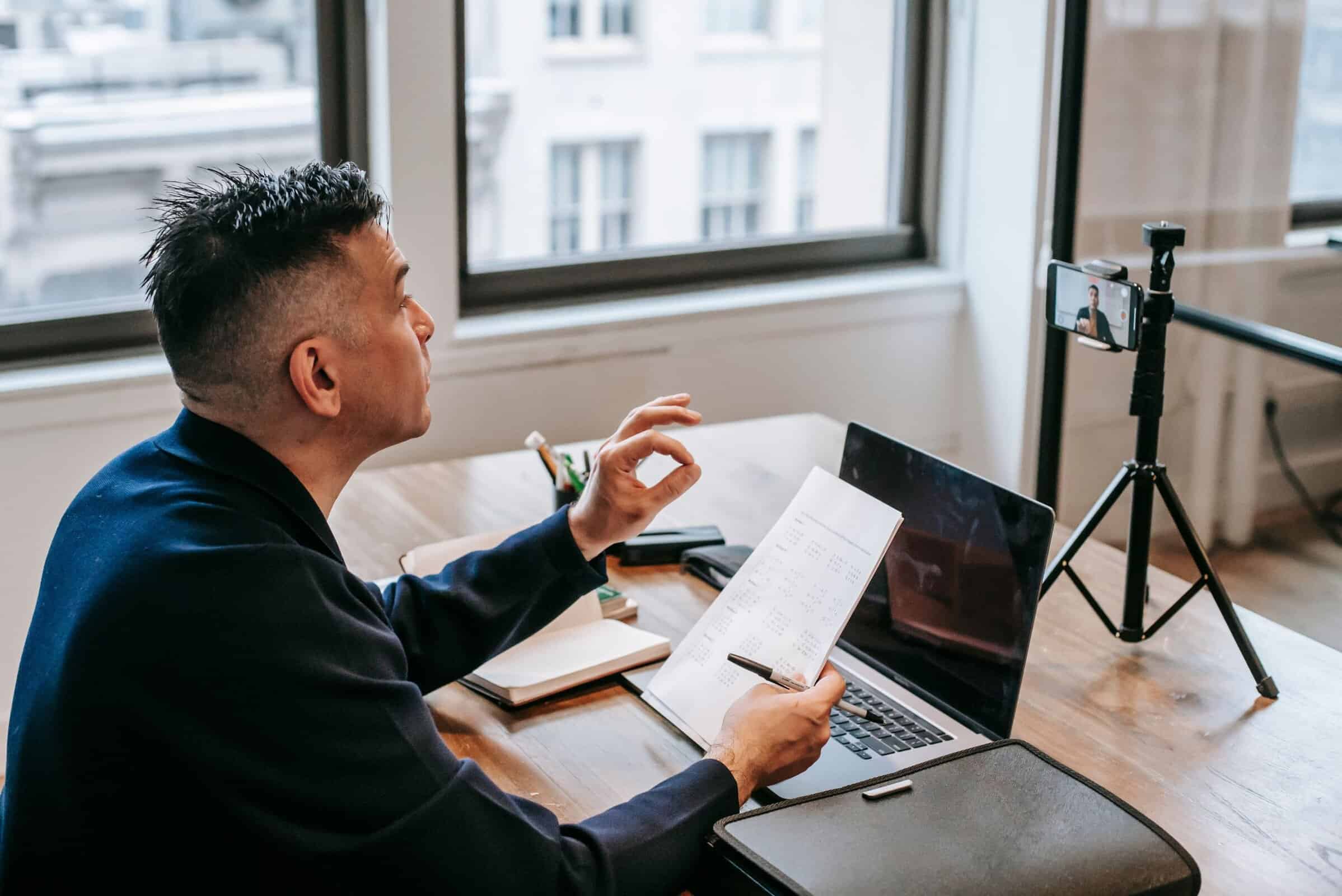 English teacher delivering a personalized 1-to-1 TEFL Level 5 online session