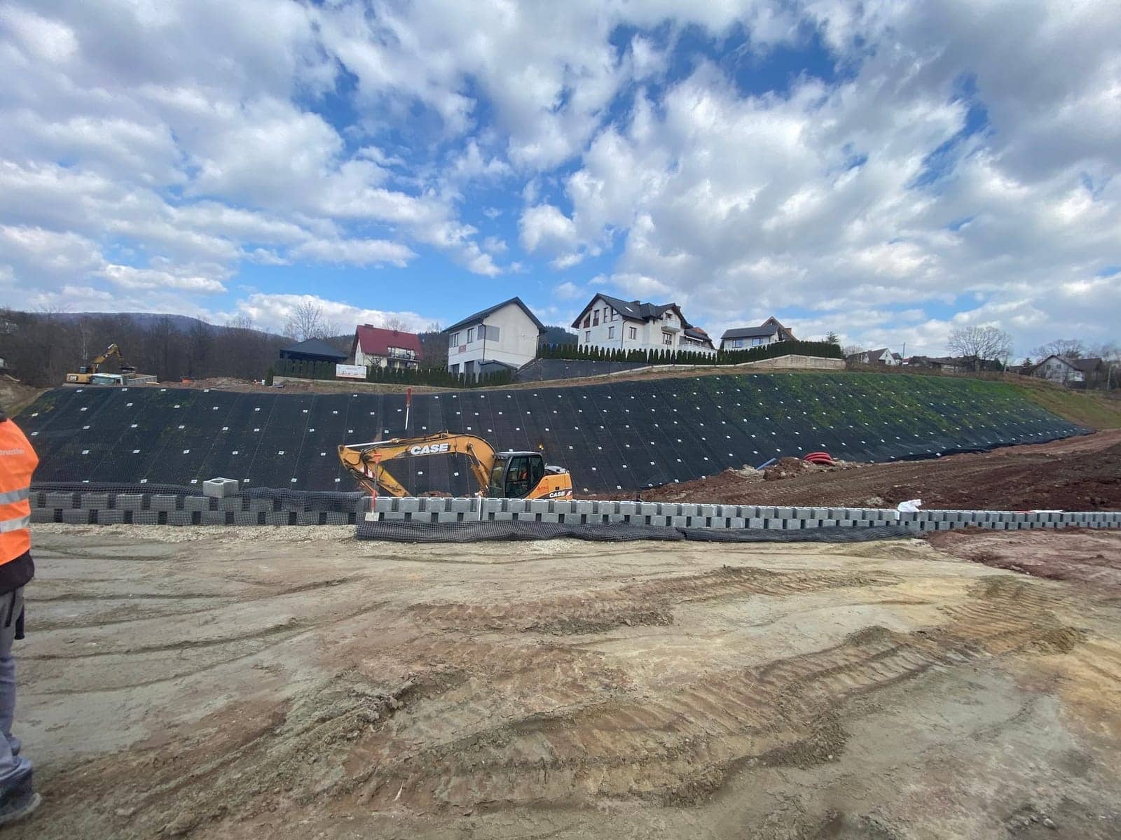 Montaż siatek stalowych — etap kotwiący