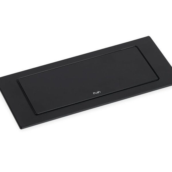 Musta VOLTTI -pistorasia