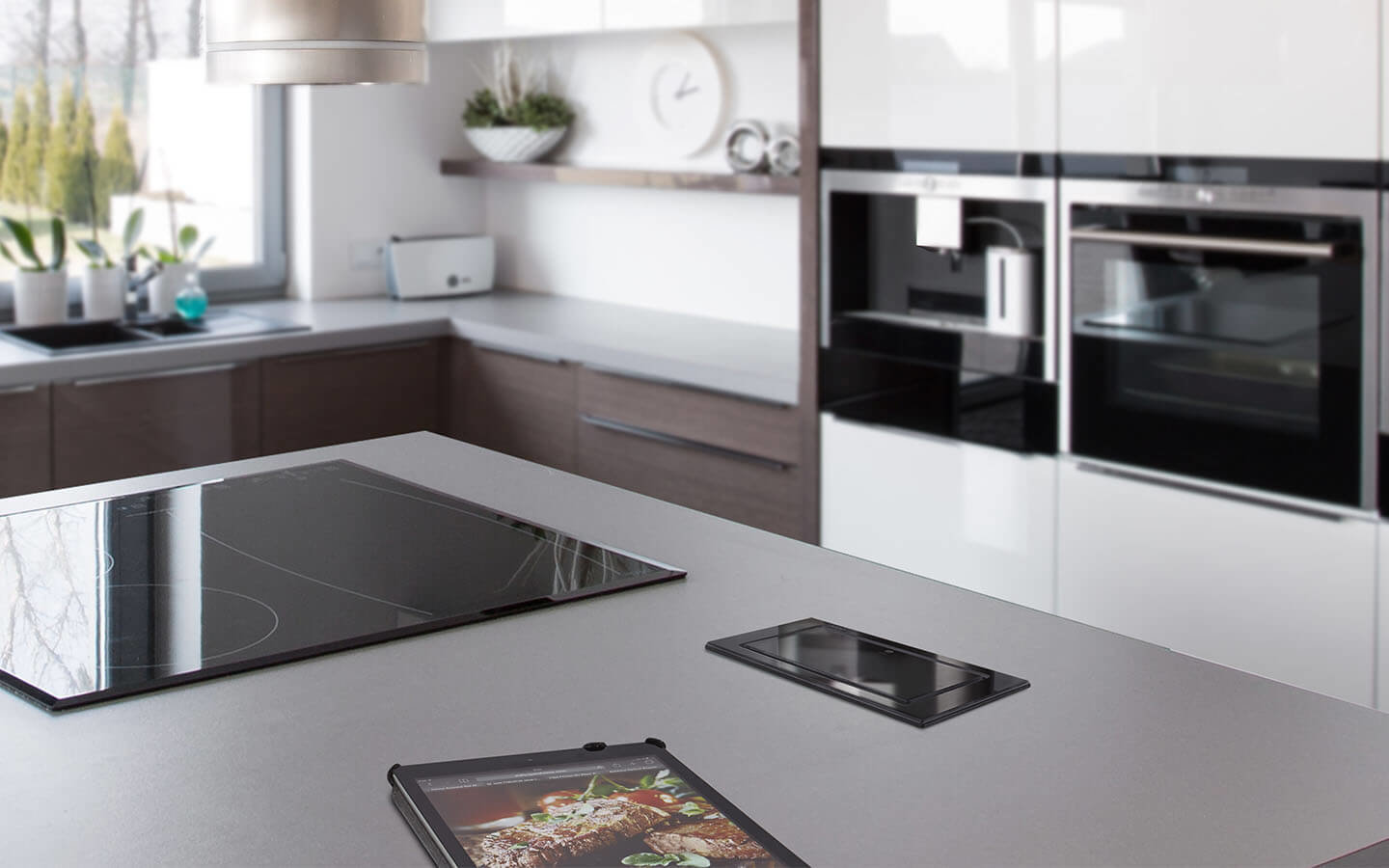 Musta VOLTTI -pistorasia - Image 3