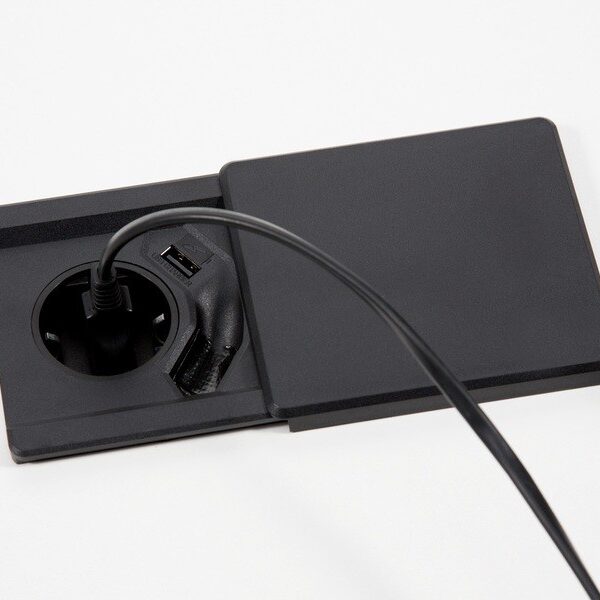 NELIÖ -pistorasia tasoon - Musta tai valkoinen