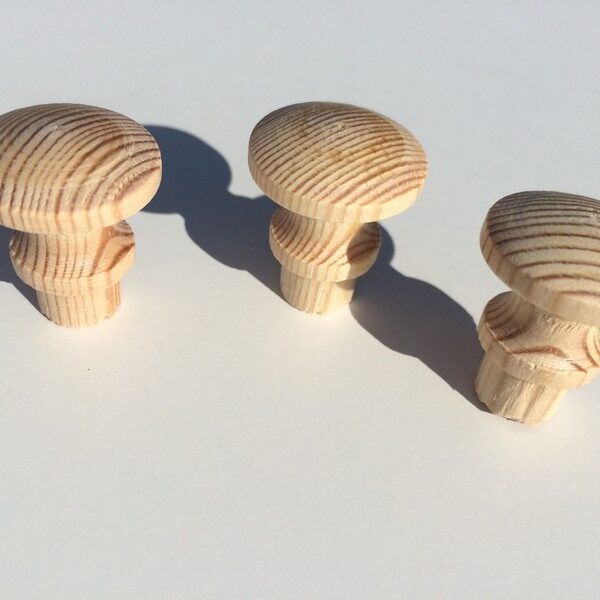 Puuvalmis upotettava puunuppi Kari