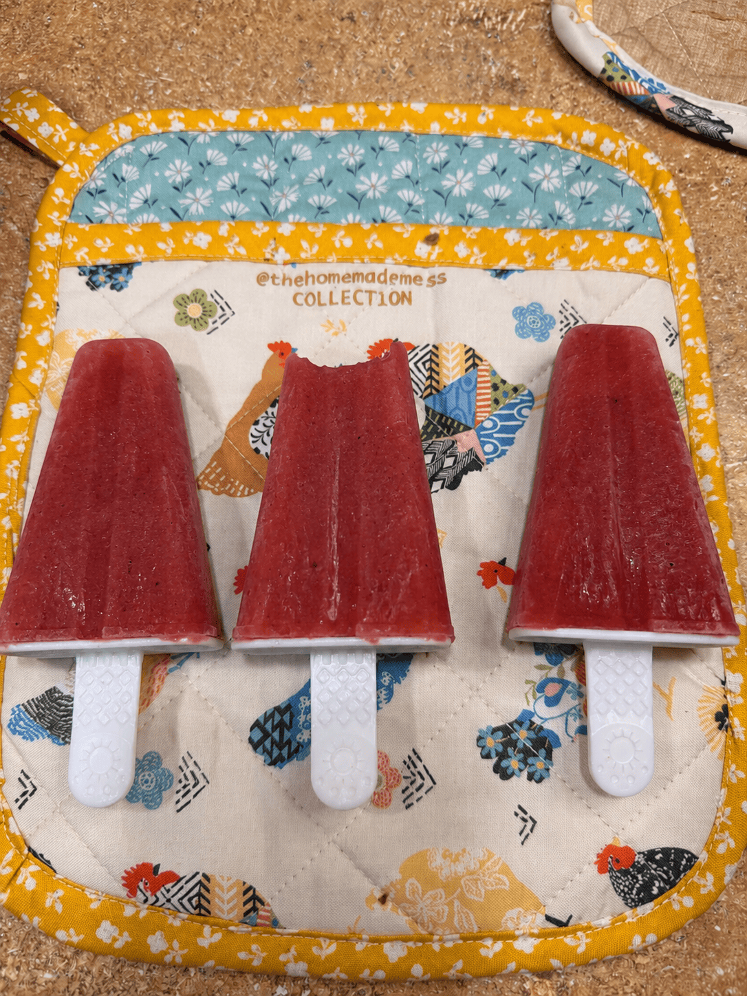 Easy Homemade Popsicles - The Homemade Mess