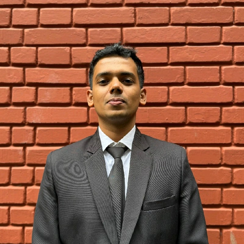 MBA CET topper student portrait – Admitted to Top B-School – The Top Percentile