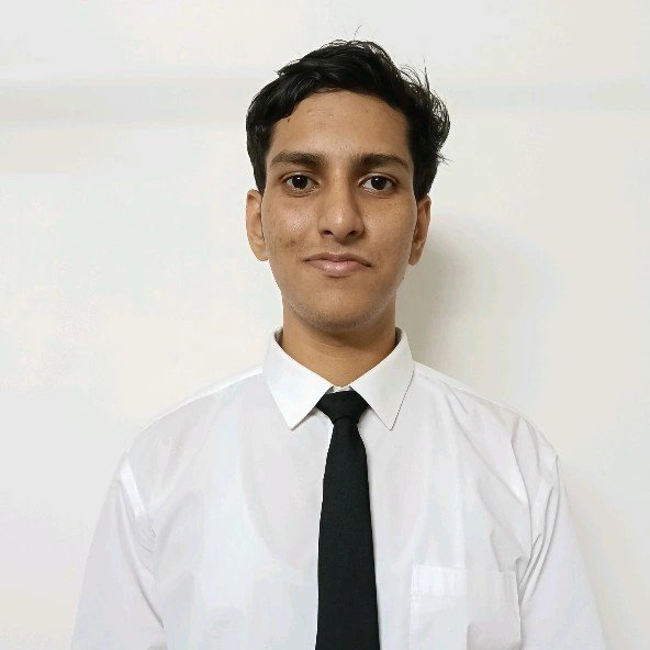 MBA CET topper student portrait – Admitted to Top B-School – The Top Percentile