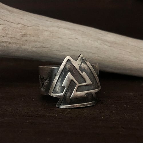 silver valknut ring with huginn and muninn