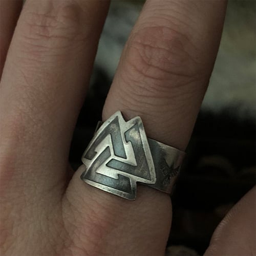 silver valknut ring with huginn and muninn