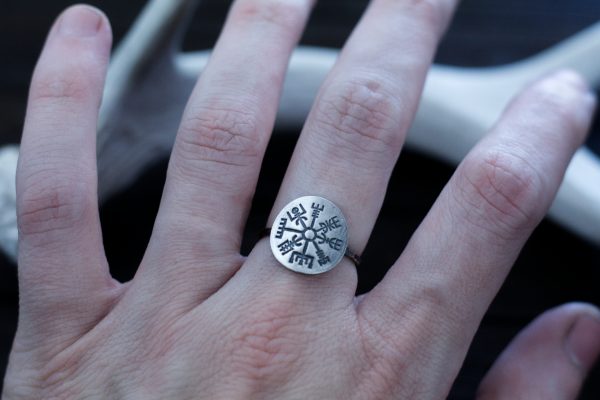 dainty vegvisir ring for women