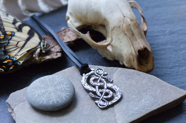 loki necklace Urnes Snakes