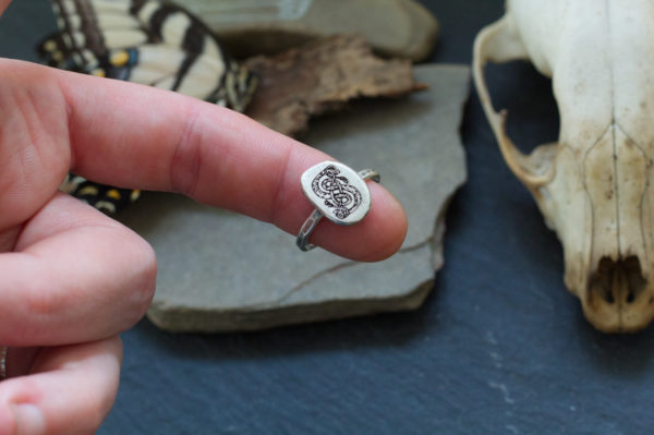 loki ring urnes snakes