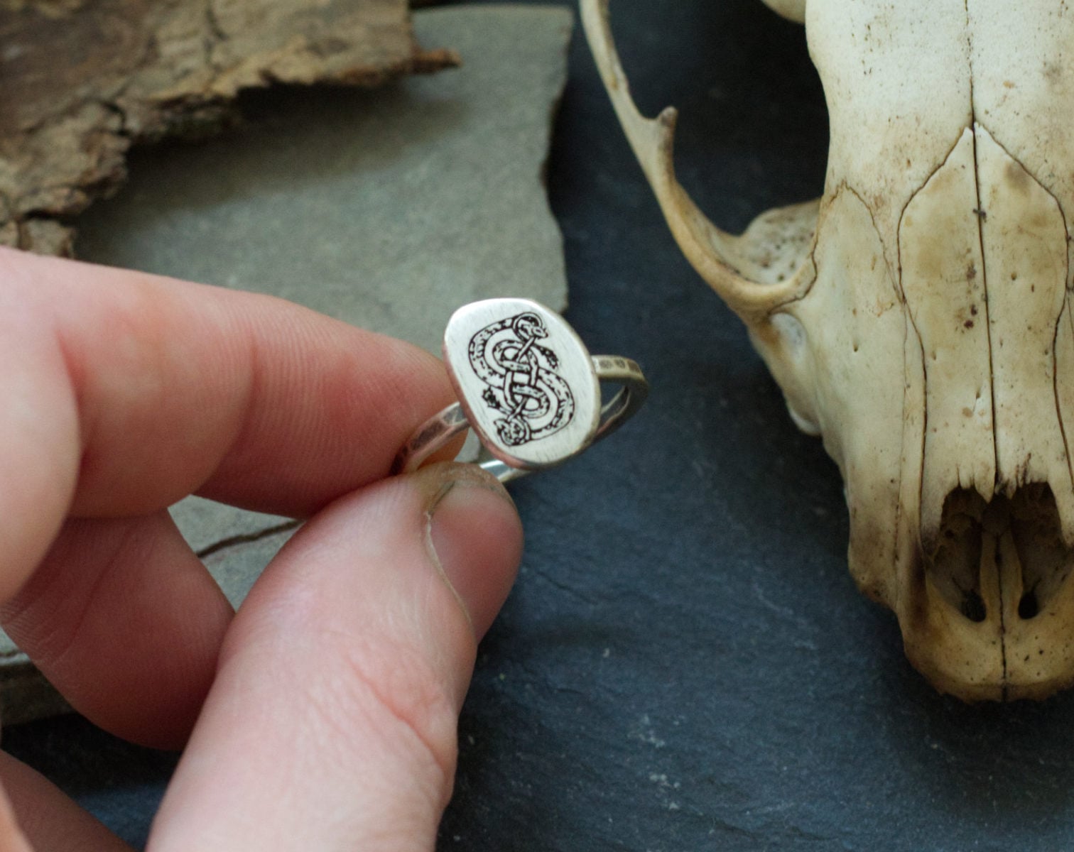 loki ring urnes snakes