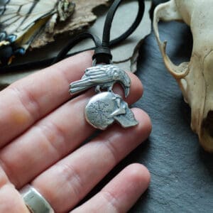Veldismagn Raven Skull Pendant