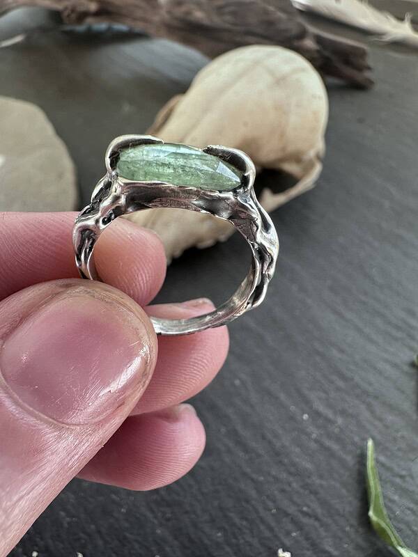 Claw Set Green Kyanite Sterling Silver Ring - Size 7.25