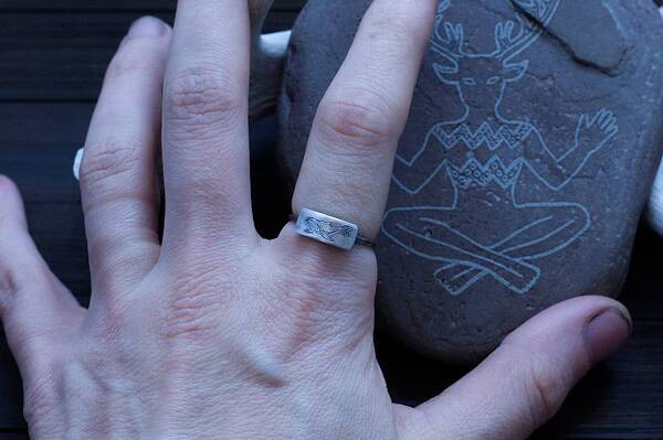 Tiny Whale Ring - Ocean Jewelry - Humpback Whale - Animal Totem - Nature Jewelry - Dark Minimal - Dainty - Image 5