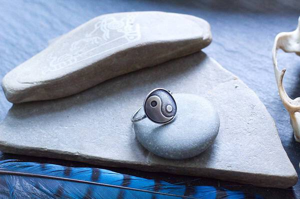 Yin Yang Ring - Silver - Black and White - Light and Dark - Good and Evil - Image 5