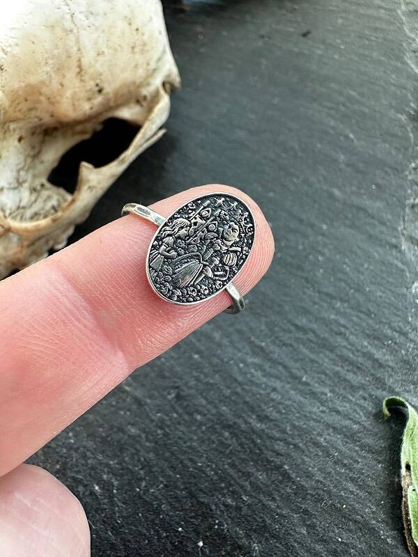 Alice in Wonderland Red Queen Sterling Silver Ring - Image 5