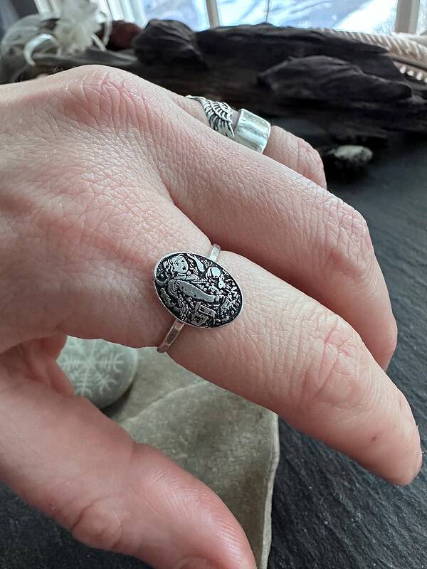 Sterling Silver Alice in Wonderland Ring, Storybook Jewelry with White Rabbit House Scene - Image 4