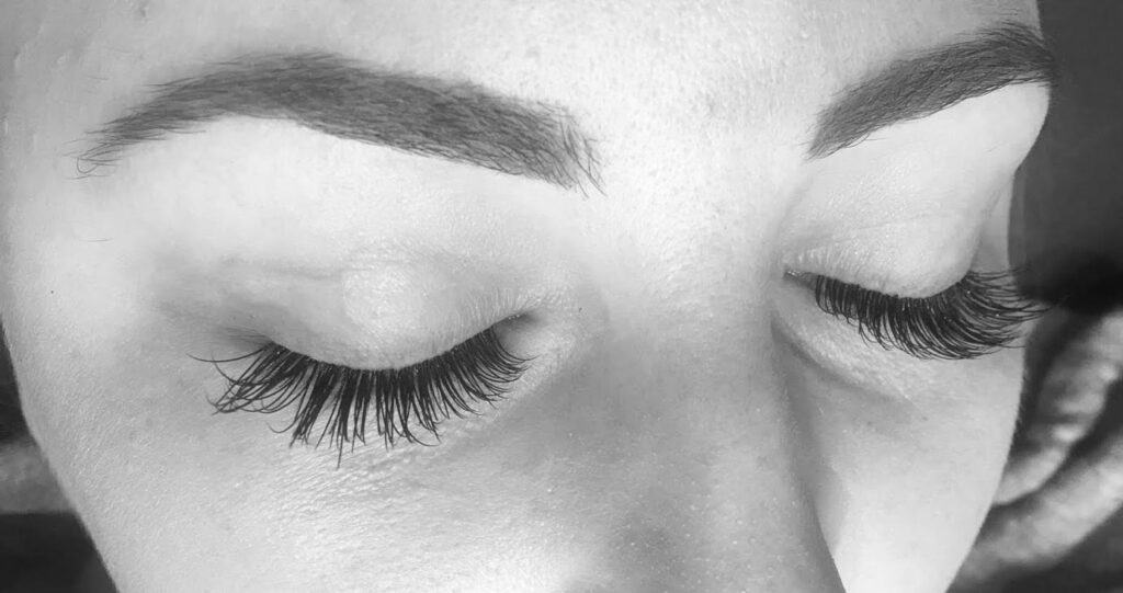 Eyelash extensions on closed eyes, ideal for relaxation and beauty treatments during pregnancy.
