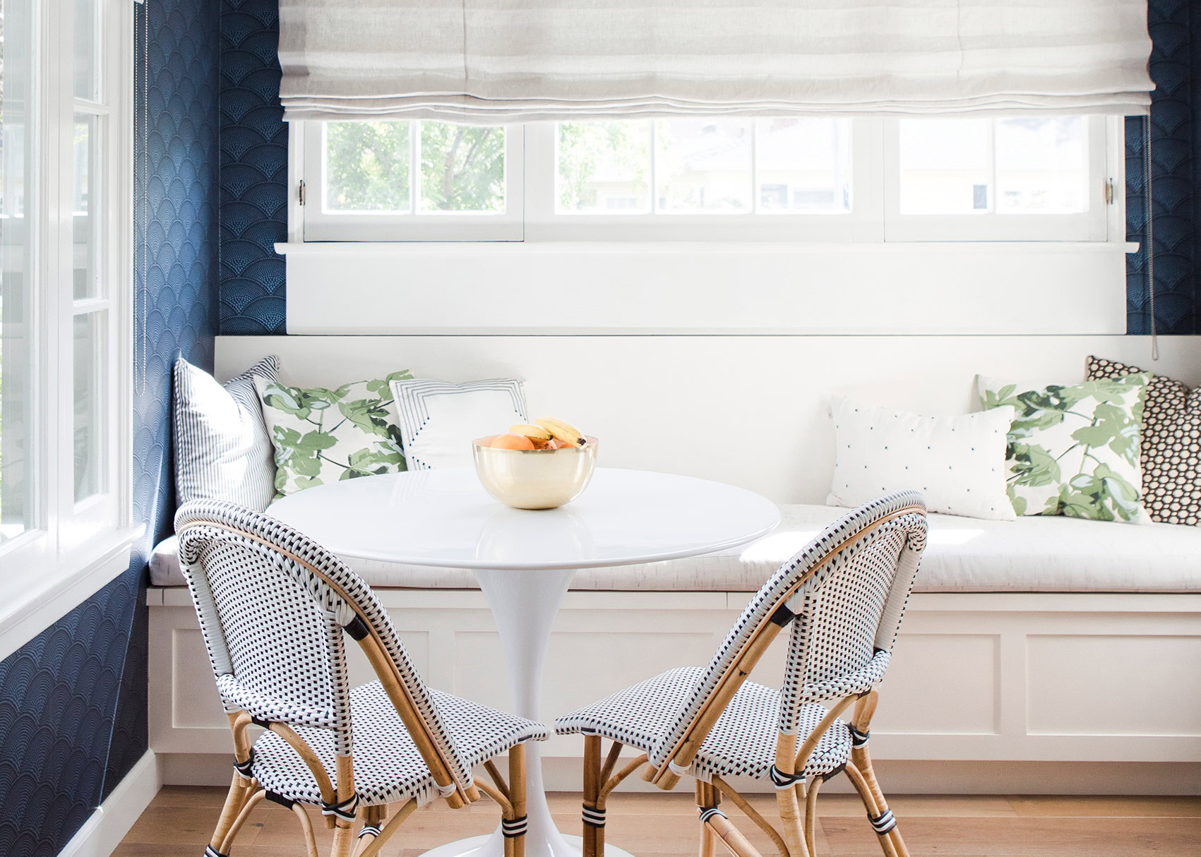 Corner window bench