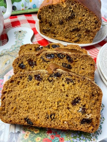 A loaf of bread with raisins on a plate