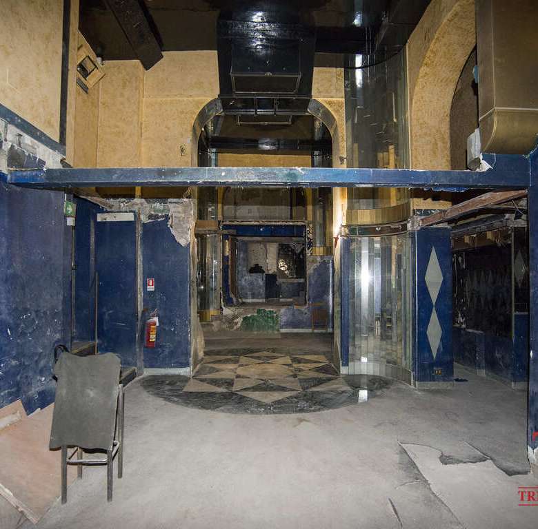 Luxurious Italian elevator lobby with opulent marble accents and elegant design elements.