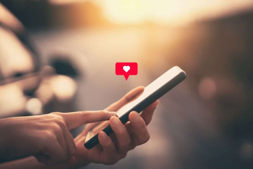 20 Safety Tips for Navigating Online Dating