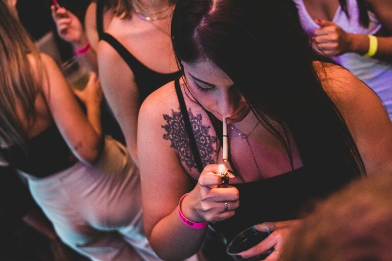 Flying Solo: 10 Tips for Enjoying Social Events When You're Single