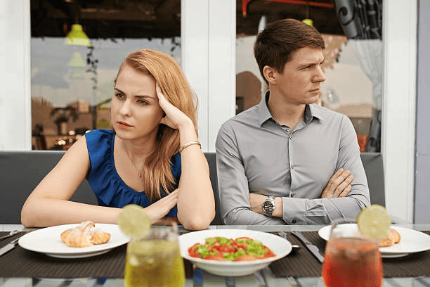 34 Red Flags You Should Never Ignore on the First Date
