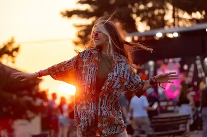 Flying Solo: 10 Tips for Enjoying Social Events When You're Single