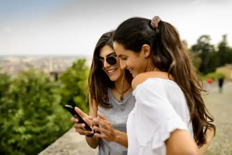 20 Safety Tips for Navigating Online Dating