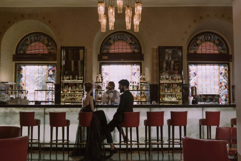 First Date Tips: 20 Ways to Make a Great First Impression