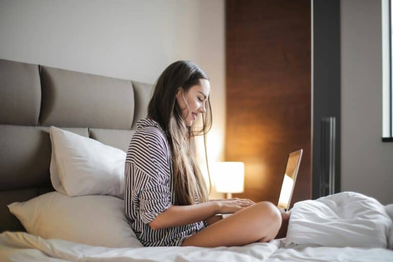 20 Safety Tips for Navigating Online Dating