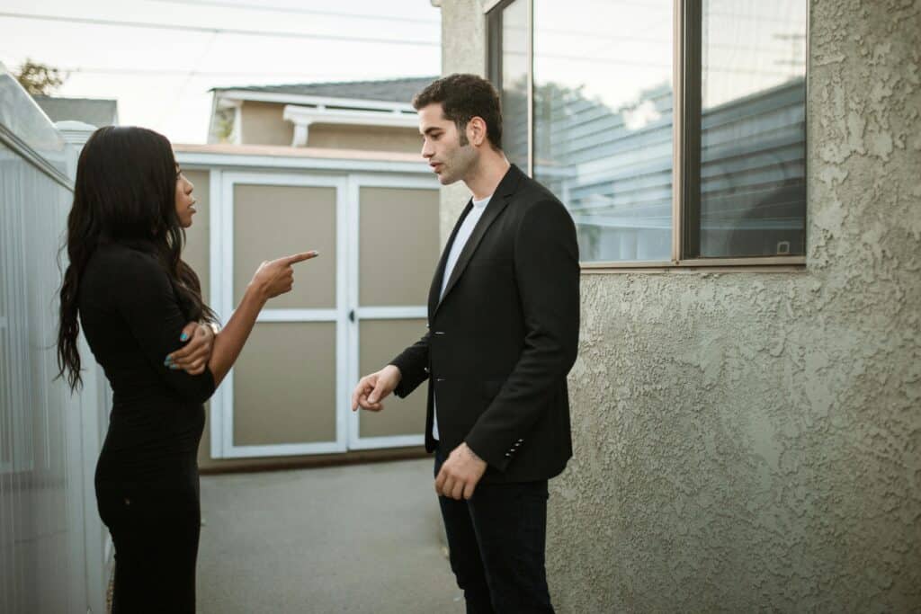 34 Red Flags You Should Never Ignore on the First Date

