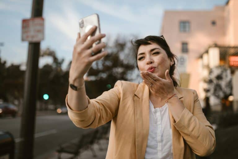 20 Tips for Making a Long-Distance Relationship Work