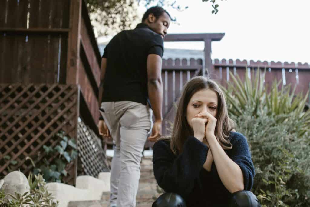 34 Red Flags You Should Never Ignore on the First Date
