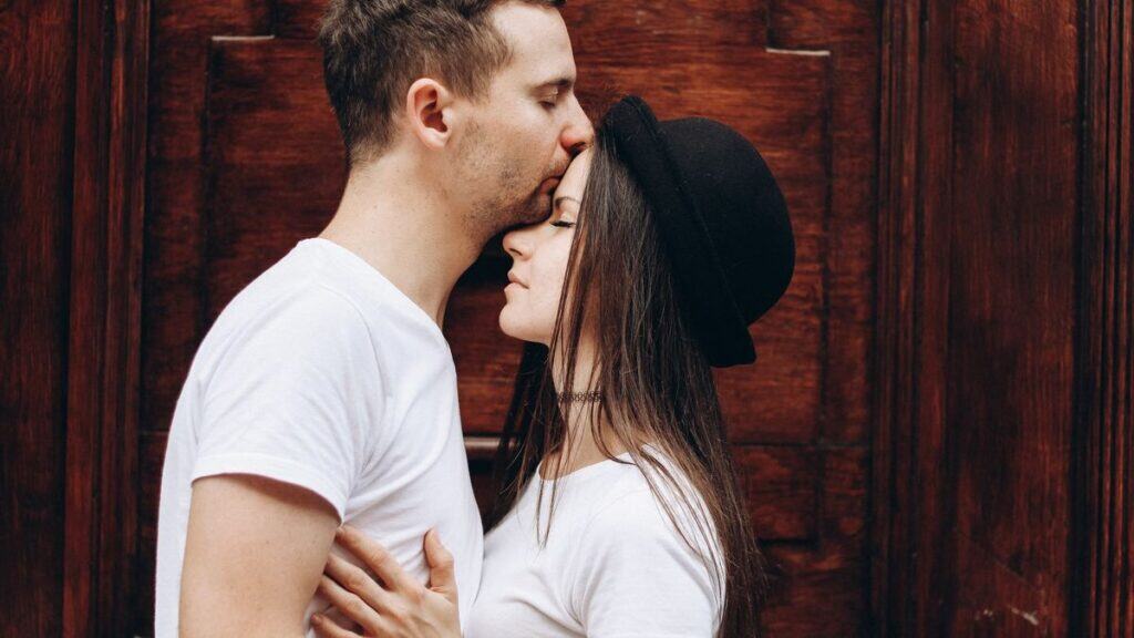 16 Signs of Emotional Intimacy in a Healthy Relationship
