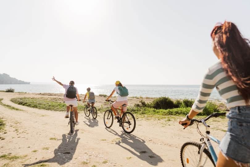 16 Ways to Find Support When You Feel Completely Alone